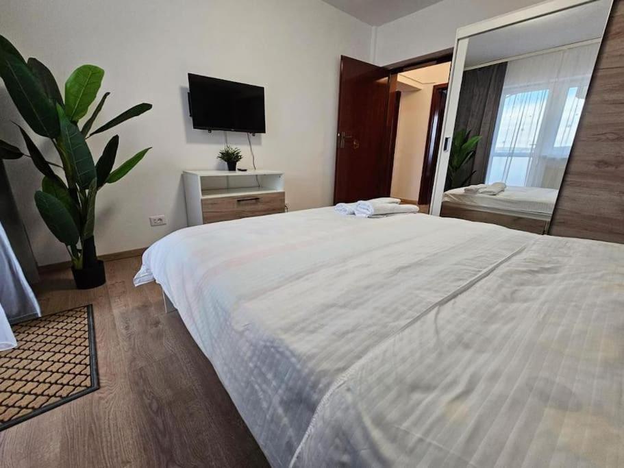 Ultra Central Luxury 3Br 2Bath Apt & Amazing Views Bucharest Exterior photo