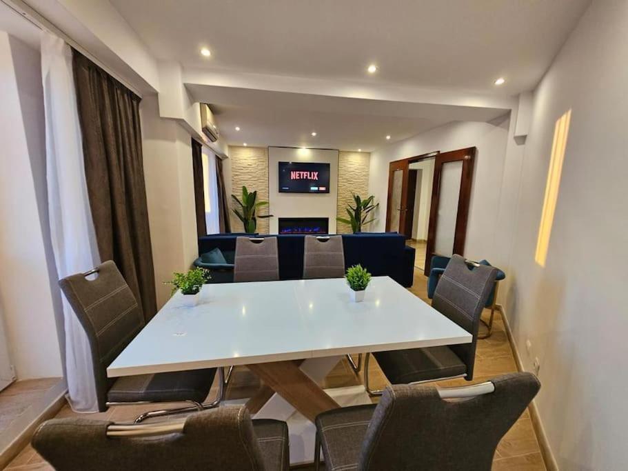 Ultra Central Luxury 3Br 2Bath Apt & Amazing Views Bucharest Exterior photo